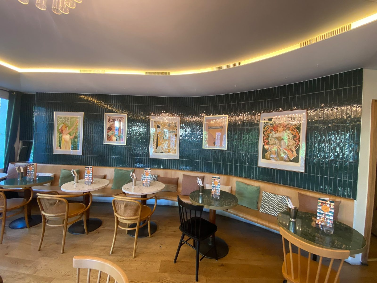 Restaurant — zellige émeraude